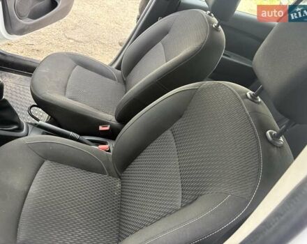 Белый Рено Логан, объемом двигателя 1 л и пробегом 90 тыс. км за 5300 $, фото 8 на Automoto.ua