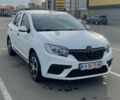 Белый Рено Логан, объемом двигателя 1 л и пробегом 157 тыс. км за 6600 $, фото 1 на Automoto.ua