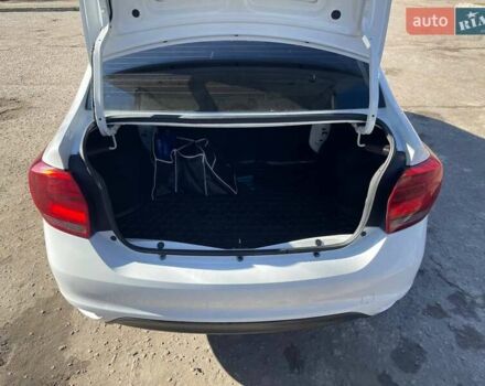 Рено Логан 2019 у Сумах на Automoto.ua Білий Рено Логан, об'ємом двигуна 1 л та пробігом 198 тис. км за 5500 $, фото 18 на Automoto.ua