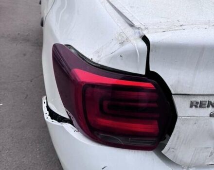 Белый Рено Логан, объемом двигателя 1 л и пробегом 322 тыс. км за 2800 $, фото 2 на Automoto.ua