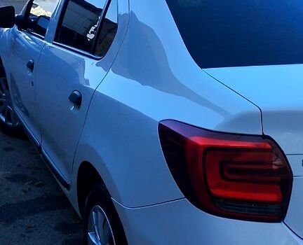 Белый Рено Логан, объемом двигателя 1.5 л и пробегом 140 тыс. км за 6700 $, фото 4 на Automoto.ua