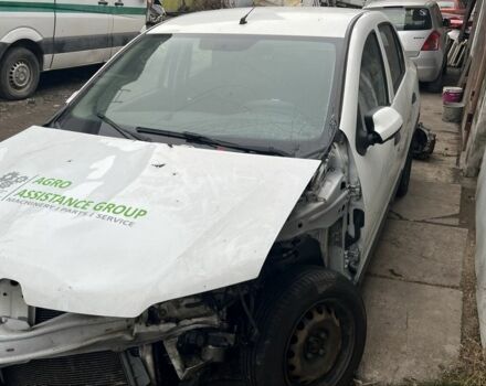 Белый Рено Логан, объемом двигателя 1.5 л и пробегом 80 тыс. км за 4200 $, фото 5 на Automoto.ua