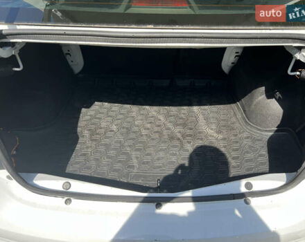 Білий Рено Логан, об'ємом двигуна 1 л та пробігом 254 тис. км за 4500 $, фото 11 на Automoto.ua