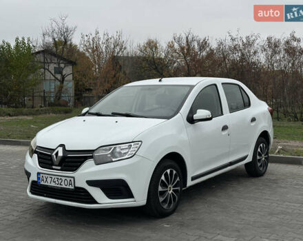 Белый Рено Логан, объемом двигателя 1 л и пробегом 242 тыс. км за 4500 $, фото 1 на Automoto.ua