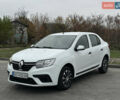 Белый Рено Логан, объемом двигателя 1 л и пробегом 242 тыс. км за 4500 $, фото 1 на Automoto.ua