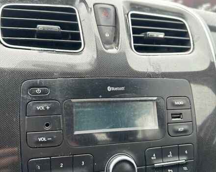 Белый Рено Логан, объемом двигателя 1 л и пробегом 194 тыс. км за 5500 $, фото 18 на Automoto.ua