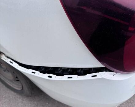 Белый Рено Логан, объемом двигателя 1 л и пробегом 322 тыс. км за 2800 $, фото 3 на Automoto.ua