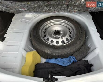 Белый Рено Логан, объемом двигателя 1 л и пробегом 81 тыс. км за 7450 $, фото 25 на Automoto.ua
