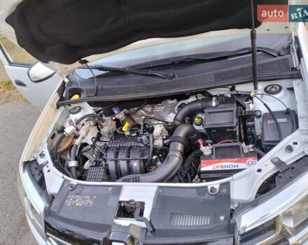 Белый Рено Логан, объемом двигателя 1 л и пробегом 184 тыс. км за 5200 $, фото 9 на Automoto.ua