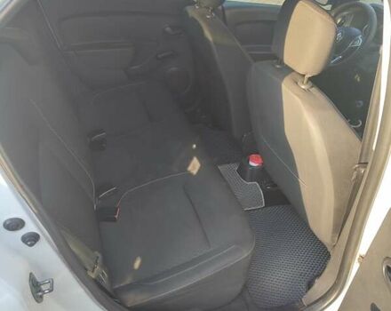 Белый Рено Логан, объемом двигателя 1 л и пробегом 300 тыс. км за 3850 $, фото 2 на Automoto.ua