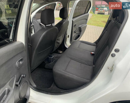 Белый Рено Логан, объемом двигателя 1 л и пробегом 280 тыс. км за 4999 $, фото 10 на Automoto.ua