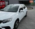 Белый Рено Логан, объемом двигателя 1 л и пробегом 285 тыс. км за 5300 $, фото 1 на Automoto.ua