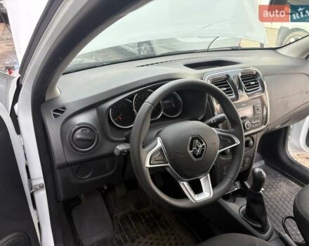 Белый Рено Логан, объемом двигателя 1 л и пробегом 90 тыс. км за 6999 $, фото 5 на Automoto.ua