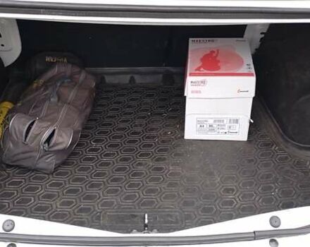 Белый Рено Логан, объемом двигателя 1.46 л и пробегом 166 тыс. км за 7000 $, фото 7 на Automoto.ua