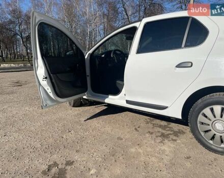 Рено Логан 2019 у Сумах на Automoto.ua Білий Рено Логан, об'ємом двигуна 1 л та пробігом 198 тис. км за 5500 $, фото 2 на Automoto.ua