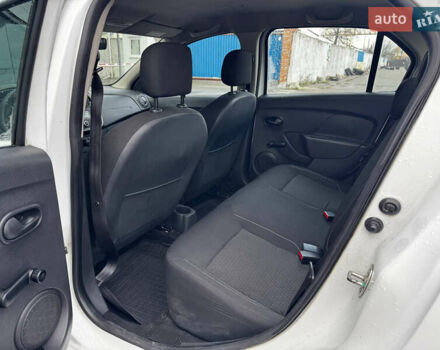 Білий Рено Логан, об'ємом двигуна 1.2 л та пробігом 190 тис. км за 3800 $, фото 10 на Automoto.ua