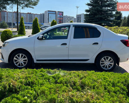 Белый Рено Логан, объемом двигателя 1 л и пробегом 64 тыс. км за 7999 $, фото 3 на Automoto.ua