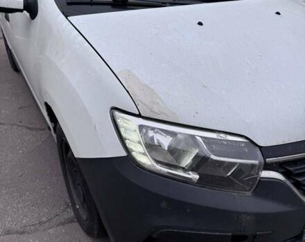 Белый Рено Логан, объемом двигателя 1 л и пробегом 249 тыс. км за 3400 $, фото 2 на Automoto.ua