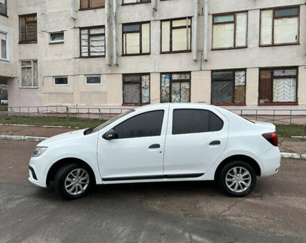 Белый Рено Логан, объемом двигателя 1 л и пробегом 135 тыс. км за 5500 $, фото 2 на Automoto.ua