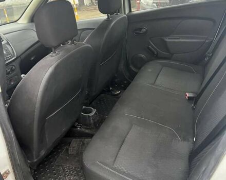 Білий Рено Логан, об'ємом двигуна 0.9 л та пробігом 316 тис. км за 3400 $, фото 6 на Automoto.ua