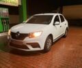 Белый Рено Логан, объемом двигателя 1 л и пробегом 196 тыс. км за 5000 $, фото 1 на Automoto.ua