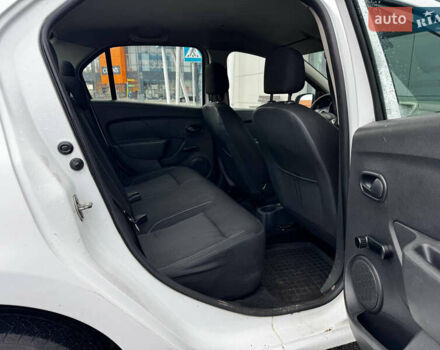 Білий Рено Логан, об'ємом двигуна 1.2 л та пробігом 190 тис. км за 3800 $, фото 11 на Automoto.ua