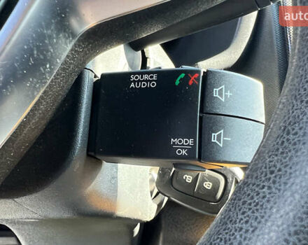 Белый Рено Логан, объемом двигателя 1 л и пробегом 64 тыс. км за 7999 $, фото 14 на Automoto.ua