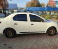 Белый Рено Логан, объемом двигателя 1 л и пробегом 300 тыс. км за 3850 $, фото 3 на Automoto.ua