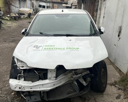 Белый Рено Логан, объемом двигателя 1.5 л и пробегом 80 тыс. км за 4200 $, фото 2 на Automoto.ua