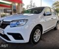 Белый Рено Логан, объемом двигателя 1 л и пробегом 200 тыс. км за 3700 $, фото 1 на Automoto.ua