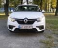 Белый Рено Логан, объемом двигателя 1 л и пробегом 184 тыс. км за 5200 $, фото 1 на Automoto.ua