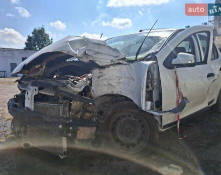 Білий Рено Логан, об'ємом двигуна 1.46 л та пробігом 230 тис. км за 3300 $, фото 4 на Automoto.ua