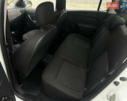 Белый Рено Логан, объемом двигателя 1 л и пробегом 242 тыс. км за 4500 $, фото 15 на Automoto.ua