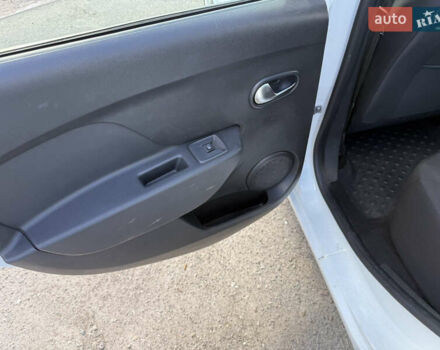 Білий Рено Логан, об'ємом двигуна 1.46 л та пробігом 203 тис. км за 7650 $, фото 10 на Automoto.ua