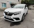 Белый Рено Логан, объемом двигателя 1 л и пробегом 167 тыс. км за 5396 $, фото 1 на Automoto.ua