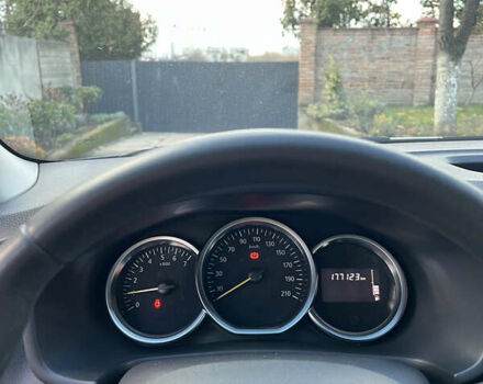 Белый Рено Логан, объемом двигателя 1 л и пробегом 177 тыс. км за 5699 $, фото 7 на Automoto.ua