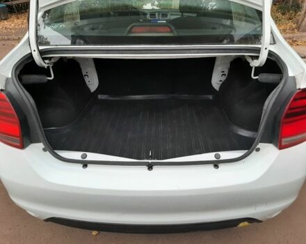 Белый Рено Логан, объемом двигателя 1 л и пробегом 140 тыс. км за 6200 $, фото 4 на Automoto.ua