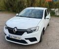 Белый Рено Логан, объемом двигателя 1 л и пробегом 250 тыс. км за 3995 $, фото 1 на Automoto.ua
