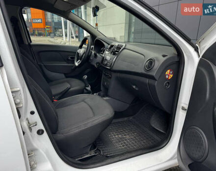 Білий Рено Логан, об'ємом двигуна 1.2 л та пробігом 190 тис. км за 3800 $, фото 14 на Automoto.ua