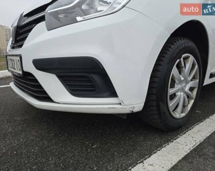 Белый Рено Логан, объемом двигателя 1 л и пробегом 252 тыс. км за 3800 $, фото 5 на Automoto.ua