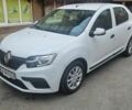 Белый Рено Логан, объемом двигателя 1 л и пробегом 240 тыс. км за 3999 $, фото 1 на Automoto.ua