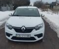 Белый Рено Логан, объемом двигателя 1 л и пробегом 330 тыс. км за 4300 $, фото 1 на Automoto.ua