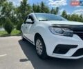 Белый Рено Логан, объемом двигателя 1 л и пробегом 217 тыс. км за 6500 $, фото 1 на Automoto.ua