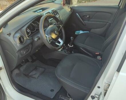 Белый Рено Логан, объемом двигателя 1 л и пробегом 300 тыс. км за 3850 $, фото 1 на Automoto.ua