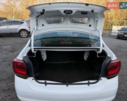 Рено Логан 2019 у Хмельницькому на Automoto.ua Білий Рено Логан, об'ємом двигуна 0.9 л та пробігом 86 тис. км за 5999 $, фото 39 на Automoto.ua