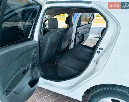Белый Рено Логан, объемом двигателя 1 л и пробегом 258 тыс. км за 5300 $, фото 1 на Automoto.ua