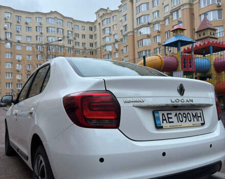 Белый Рено Логан, объемом двигателя 0.9 л и пробегом 88 тыс. км за 10500 $, фото 3 на Automoto.ua