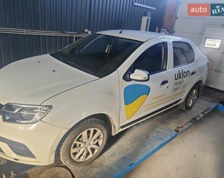 Белый Рено Логан, объемом двигателя 1 л и пробегом 331 тыс. км за 3200 $, фото 3 на Automoto.ua