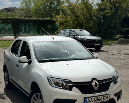 Белый Рено Логан, объемом двигателя 1 л и пробегом 220 тыс. км за 5850 $, фото 1 на Automoto.ua