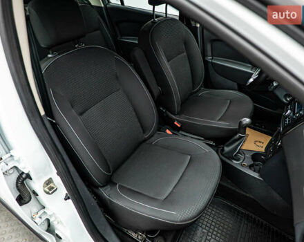 Білий Рено Логан, об'ємом двигуна 1.5 л та пробігом 173 тис. км за 8720 $, фото 16 на Automoto.ua